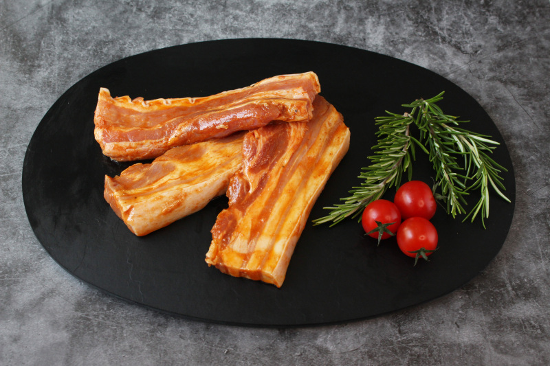 Schweine Bauchsteak ohne Knochen mariniert